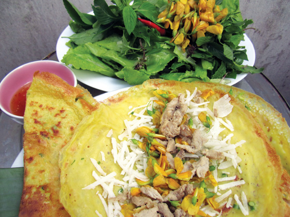 Bánh xèo bông điên điển đặc trưng của Nam Bộ