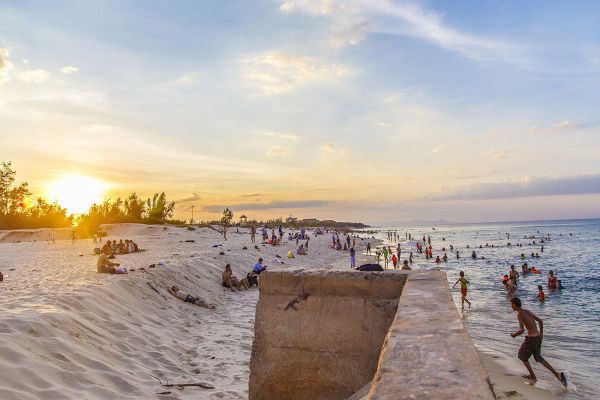 Bãi biển Nhật Lệ hoang sơ và xinh đẹp