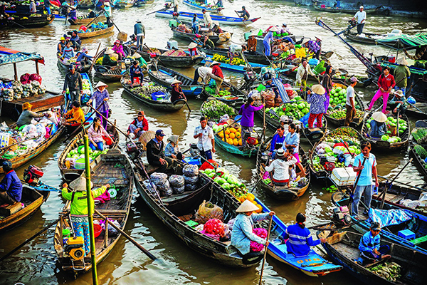 Chợ nổi Cà Mau là điểm thăm quan yêu thích của nhiều du khách trong và ngoài nước