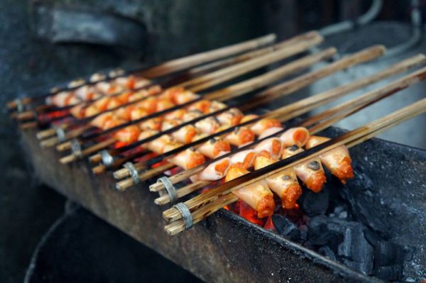 Chả tôm món ăn hút khách tại Thanh Hóa