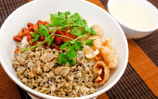 Cơm hến món ăn dung dị, gần gũi của Huế