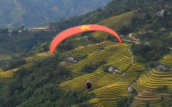 Trải nghiệm dù bay tại Hà Giang