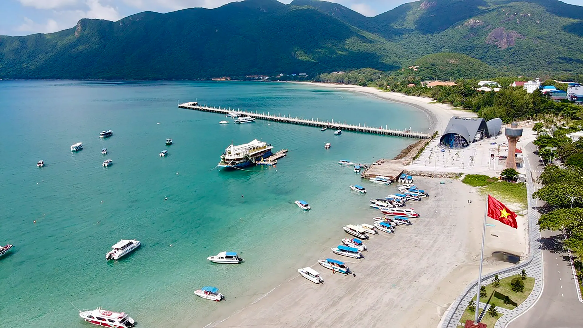 Chỉ với một chuyến bay ngắn để đến du lịch Côn Đảo