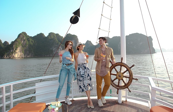 Mùa hè là thời điểm lý tưởng để du lịch Hạ Long