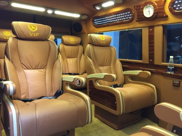 Xuân Tráng Limousine
