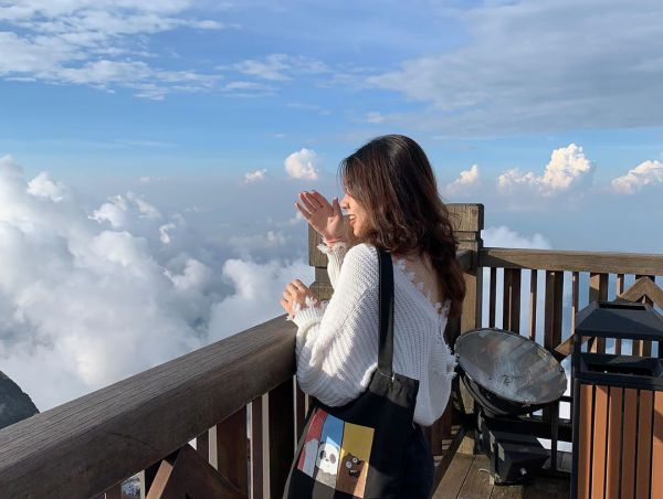 Tháng 11 lên đỉnh Fansipan săn mây