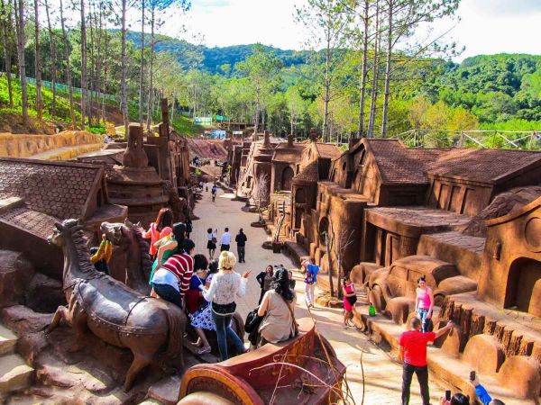 Tham quan đường hầm điêu khắc Đà Lạt