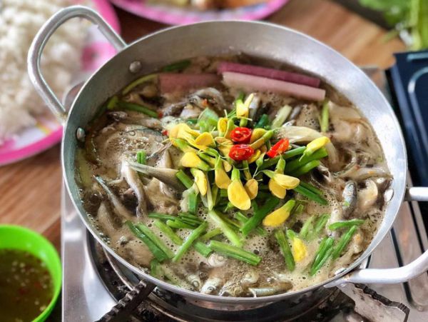 Lẩu cá linh - Món ngon miền Tây mùa nước nổi