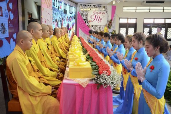 Lễ Vu Lan tại chùa Hoằng Pháp