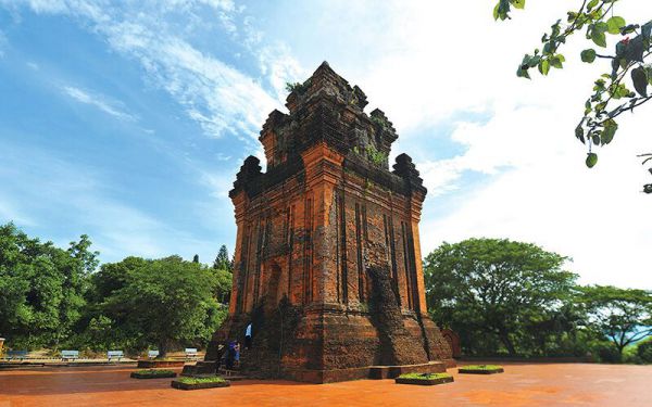 Tháp Nhạn - Công trình kiến trúc Chăm Pa tiêu biểu