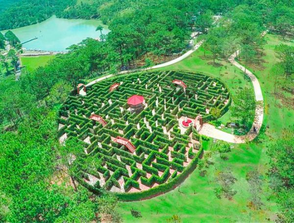 Khung cảnh lãng mạn của thung lũng Tình Yêu