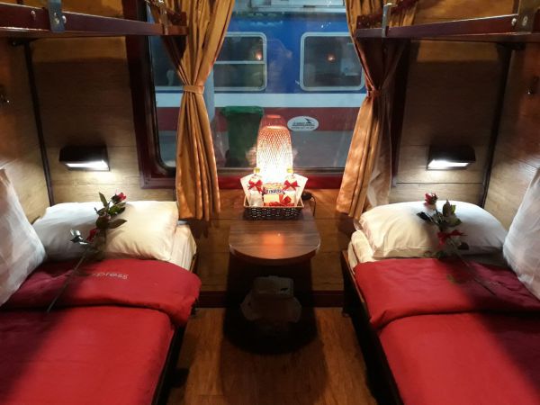 Toa giường nằm tàu chất lượng cao đi Lào Cai