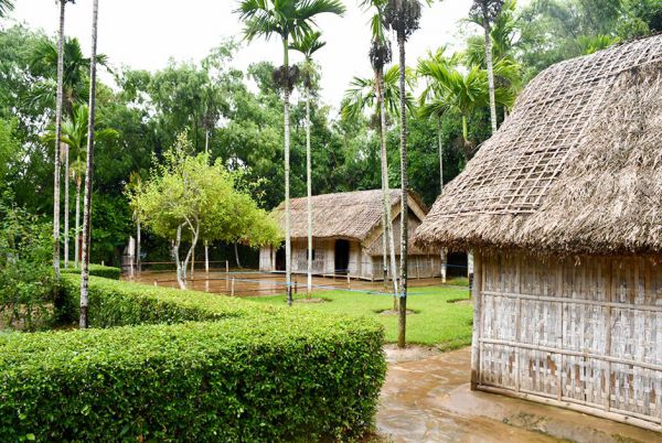 Di tích lịch sử văn hóa Làng sen