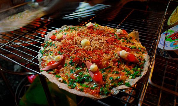 Bánh tráng nướng món ăn vặt Đà Lạt luôn được du khách yêu thích