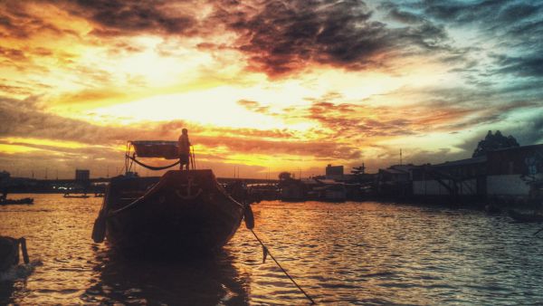 Bình minh ở chợ nổi Cái Răng