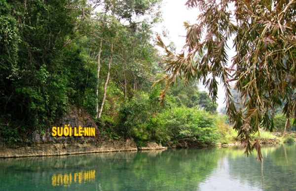 Hang Pác Pó - Suối Lê Nin