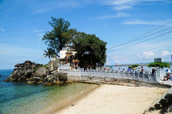 Đến Phú Quốc du khách không thể nào bỏ qua di tích Dinh Cậu