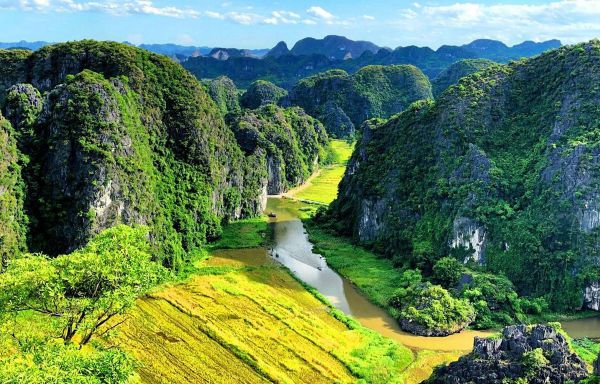 Mùa vàng tại Tam Cốc Bích Động nhìn từ trên cao