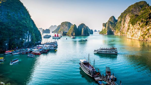 Hạ Long đẹp tuyệt trong tháng 5