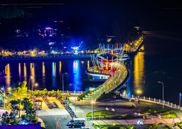 Bến Ninh Kiều về đêm