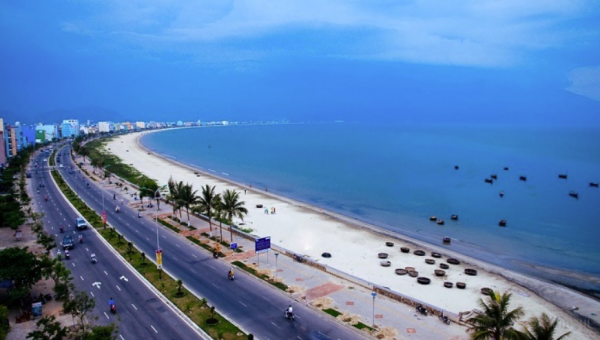 Bãi biển Phạm Văn Đồng