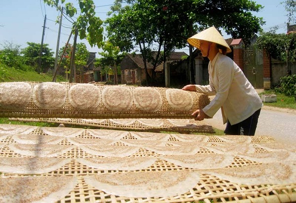 Bánh đa Minh Châu là món đồ khô được nhiều du khách yêu thích