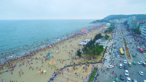 Biển Sầm Sơn ngày hè