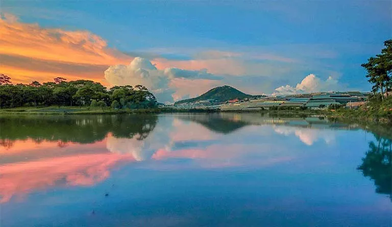 Hồ Than Thở