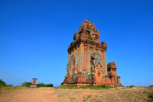 Tháp Chăm Bánh Ít