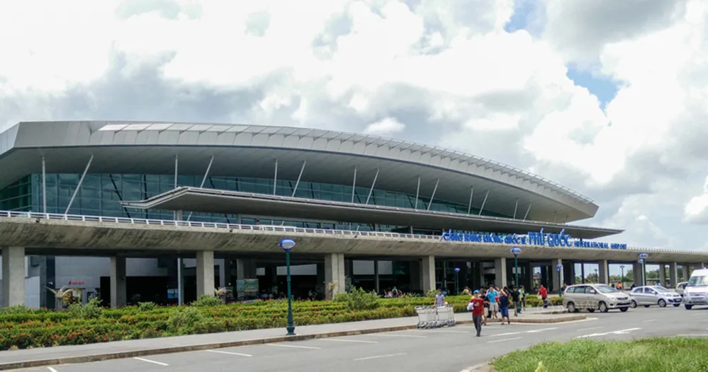 Từ sân bay Phú Quốc, bạn dễ dàng di chuyển về trung tâm bằng nhiều phương tiện