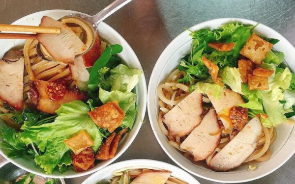 Cao lầu món ăn đặc trưng của du lịch Đà Nẵng