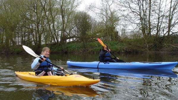 Chèo thuyền kayak trên sông Cửa Cạn