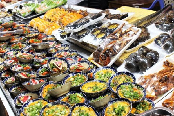 Đến chợ đêm Phú Quốc đừng bỏ qua hải sản tươi ngon nhé!