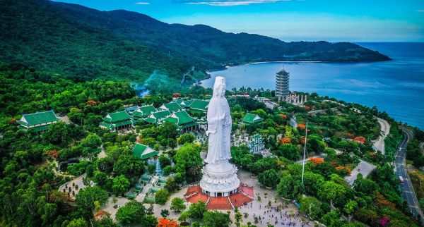 Chùa Linh Ứng tại bán đảo Sơn Trà