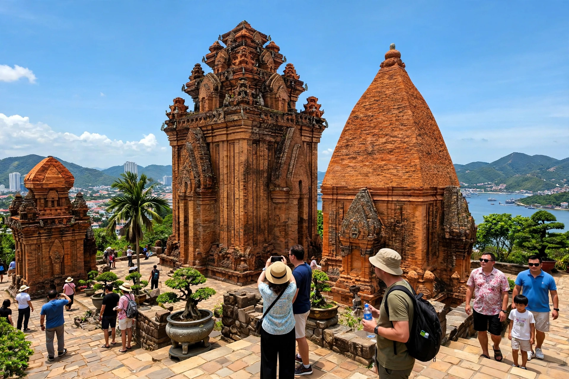 Chụp ảnh check-in tại Tháp Bà Ponagar