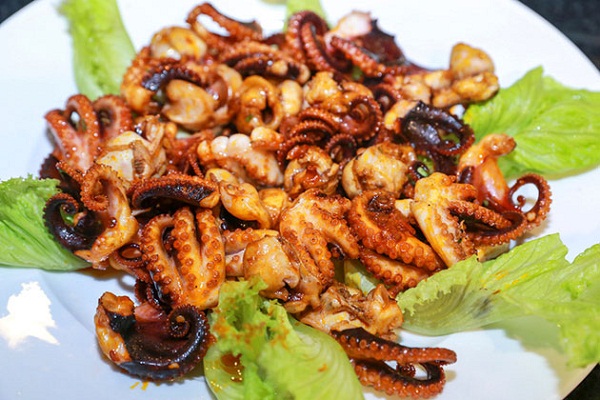 Đặc sản bạch tuộc vịnh Lan Hạ