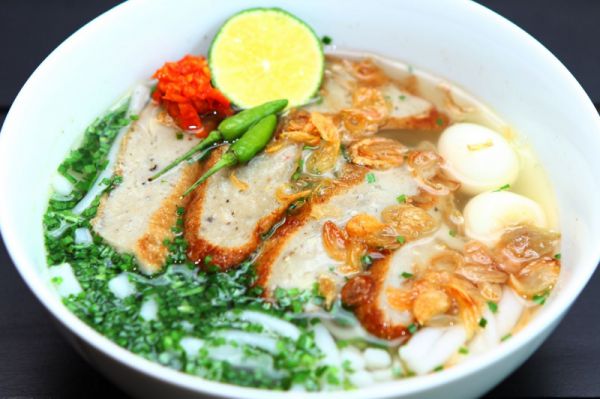 Bánh canh chả cá có mặt ở gần khắp các quán ăn