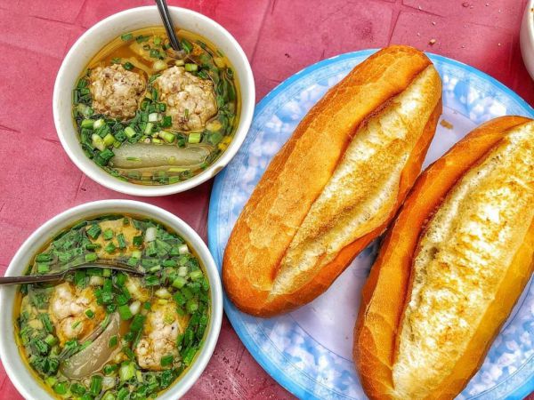 Bánh mì xíu mại rất được lòng du khách