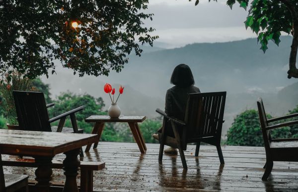 Những cơn mưa bất chợt khiến Đà Lạt trở nên buồn hơn