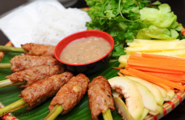 Du lịch Đà Lạt tháng 4 nhất định phải thưởng thức nem nướng