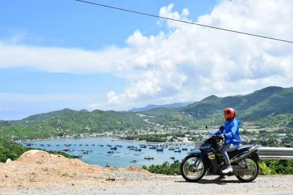 Xe máy được nhiều du khách lựa chọn khi du lịch Côn Đảo