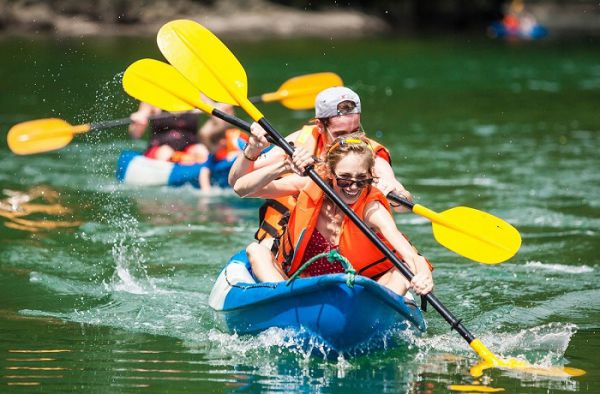 Chèo thuyền kayak tại Tràng An - Ninh Bình