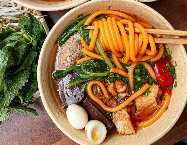 Món ngon Buôn Mê Thuột không thể không kể đến món bún đỏ (Nguồn: Sưu tầm)