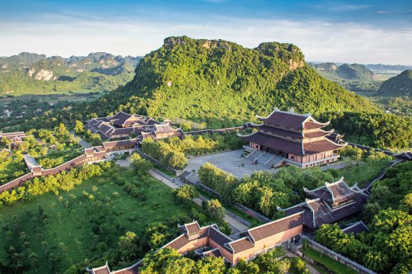 Chùa Bái Đính là địa điểm du lịch tâm linh nổi tiếng ở Ninh Bình (Ảnh: Sưu tầm)