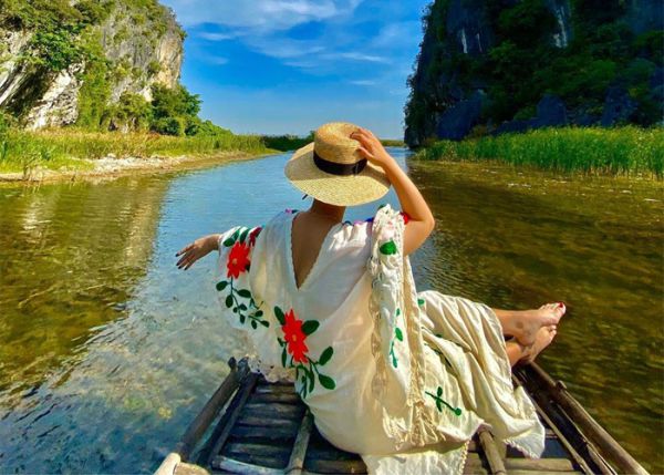 Đầm Vân Long cũng là thiên đường check in sống ảo yêu thích của các bạn trẻ