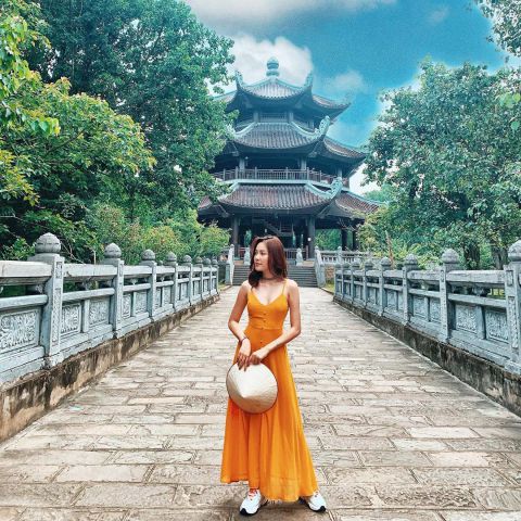 Chụp ảnh tại Chùa Bái Đính