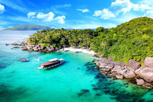 Hòn Bảy Cạnh bình yên và thơ mộng