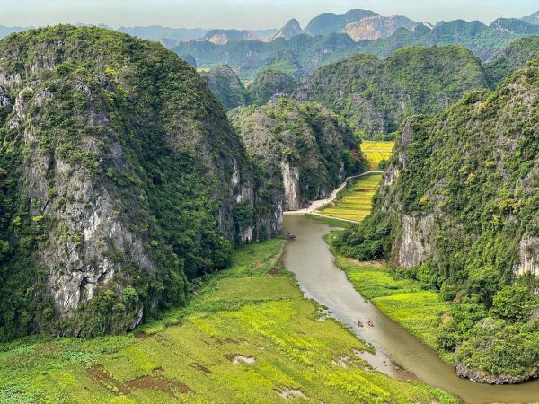 Tam Cốc Bích Động nhìn từ trên cao