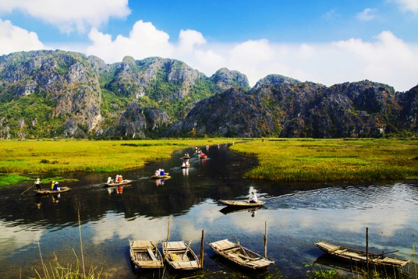 Bức tranh thủy mặc của thiên nhiên tại đầm Vân Long