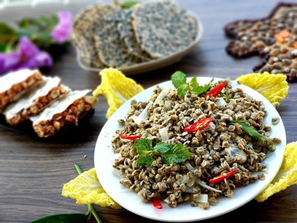 Món hến xào xúc bánh tráng nhìn là muốn ăn ngay (Ảnh: ST)